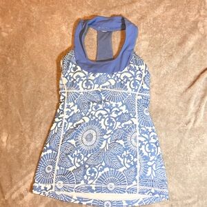 Lululemon Scoop Neck Tank Racerback Beach Floral White Blue 24 chest Built Bra